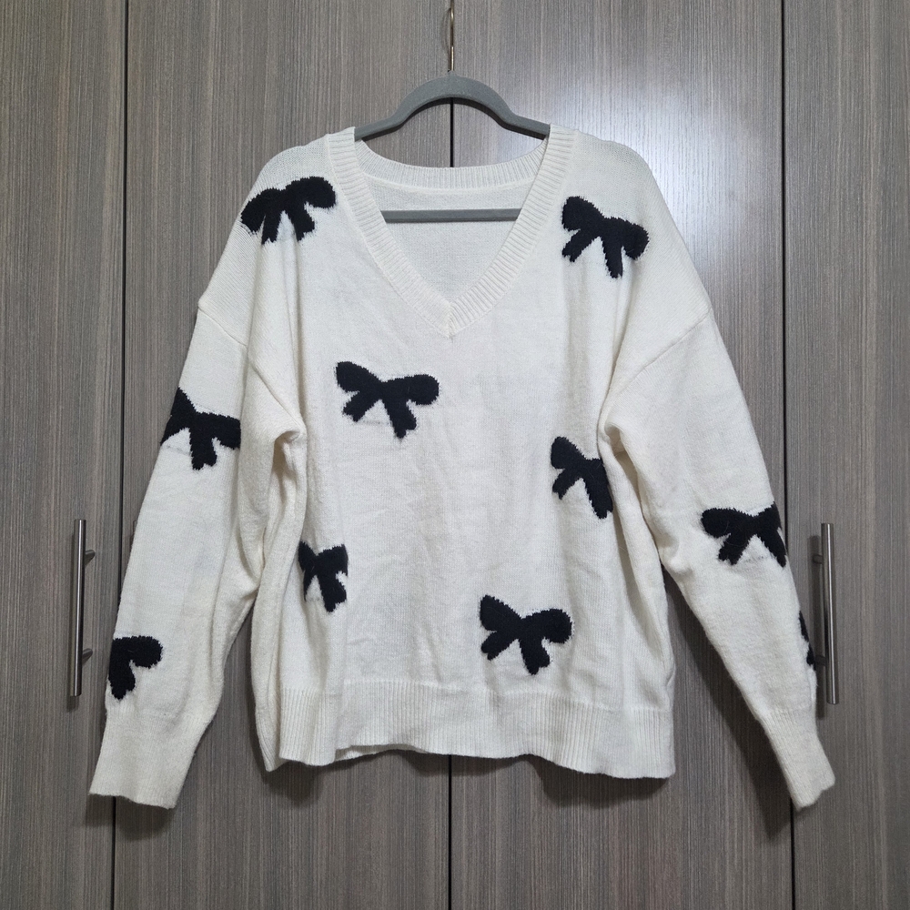 Trendy Sweater with Bow Accents